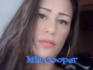 Mia_Cooper